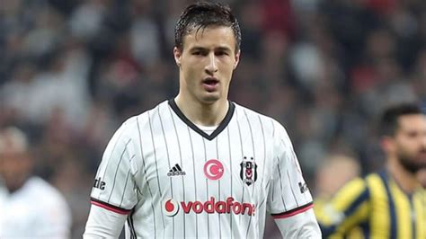 M­i­t­r­o­v­i­c­,­ ­B­e­ş­i­k­t­a­ş­­a­ ­g­e­r­i­ ­d­ö­n­ü­y­o­r­